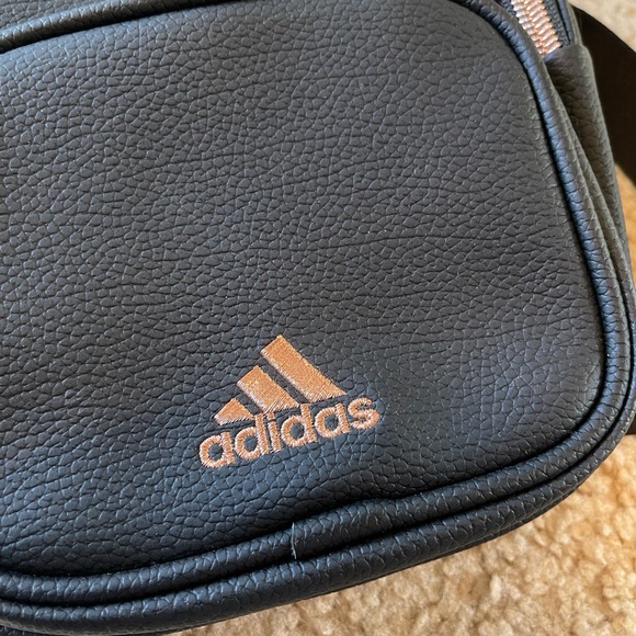 *NWT* Mini adidas backpack (with zipper damage) - Picture 12 of 12